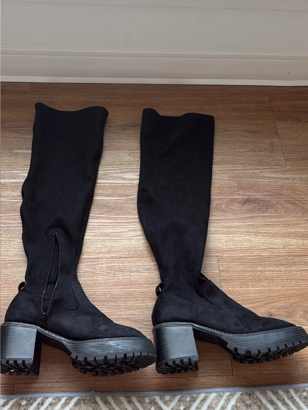Black Knee-High Chunky Heel Boots - Women